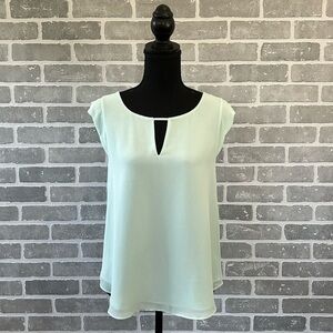 SO MINT SCALLOPED‎ SLEEVE | MINT BLOUSE | WOMENS SIZE MEDIUM